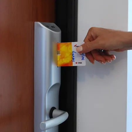 Helene 公寓式酒店 托尔托雷托