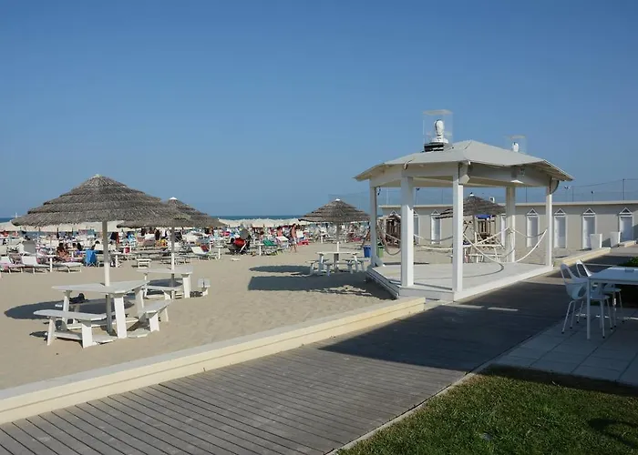 Helene Aparthotel 4*